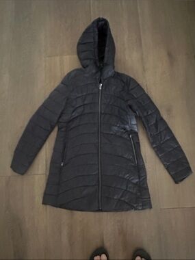 Women’s Black Hooded Quilted Coat.